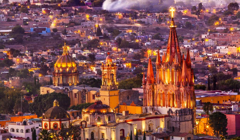 San Miguel de Allende, México, Miramar, con vistas al Parroquia Arcángel lugares que parecen sacados de cuento de hadas