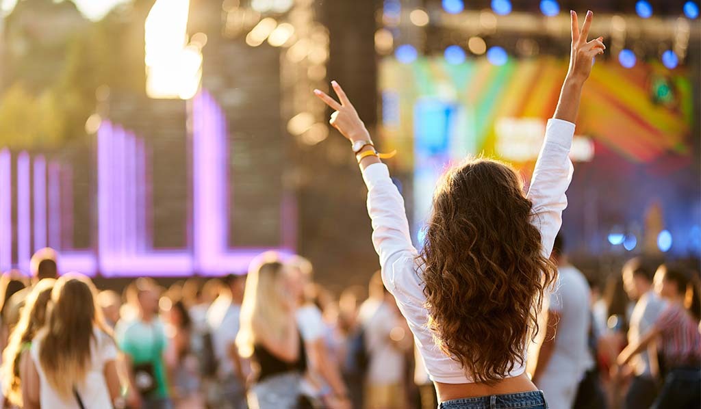 chica en festival 