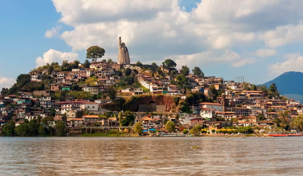 Lago Pátzcuaro y la isla de Janitzio en Morelia Michoacán México.