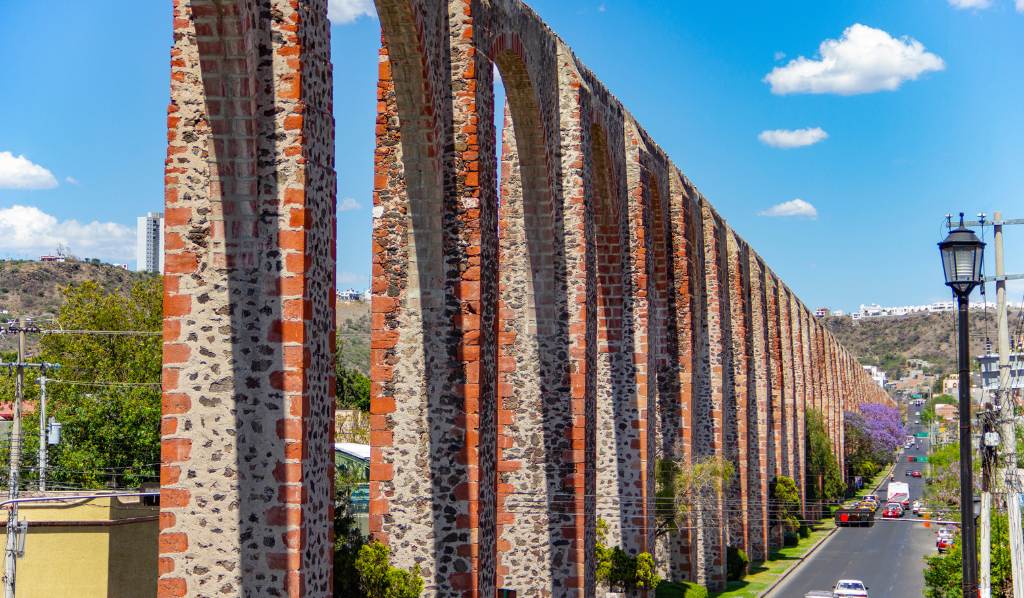 Panoramic view of the beautiful arches of Querétaro from the Calzada de los Arcos on a beautiful sunny day