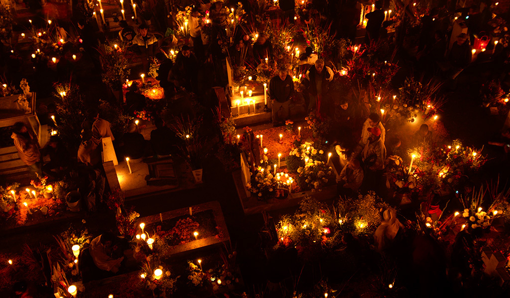 SAN ANDRÉS MIXQUIC Annual commemorations known as "La Alumbrada" during the day of the dead (día de muertos) at the Church of San Andrés Apóstol,