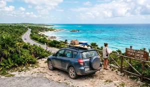 Recorrido turístico en auto por  Cancún y playas del Caribe mexicano, vegetación tropical, mar turquesa. Renta de autos en Cancún con Avis México.