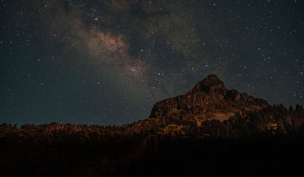 El núcleo galáctico de la Vía Láctea crece en el pico del Volcán Nevado de Colima en México