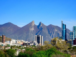 Vista panorámica de la ciudad de Monterrey y el Cerro de la Silla